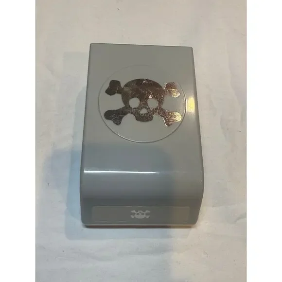 RARE Find - EK Tools Pirate Skull Paper Punch - Picture 2 of 3